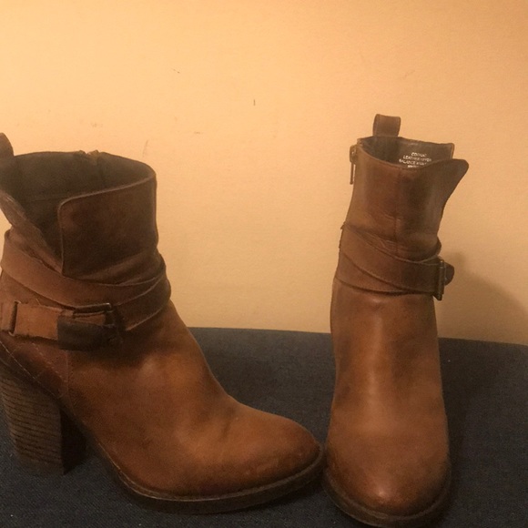 STEVE MADDEN BOOTS - Picture 2 of 4